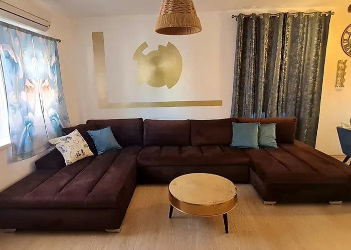 Big Apartmant With Free Parking