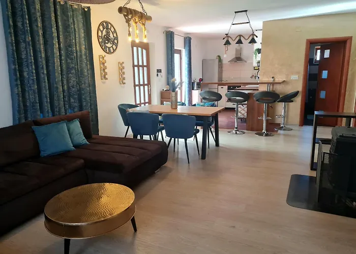 Big Apartmant With Free Parking