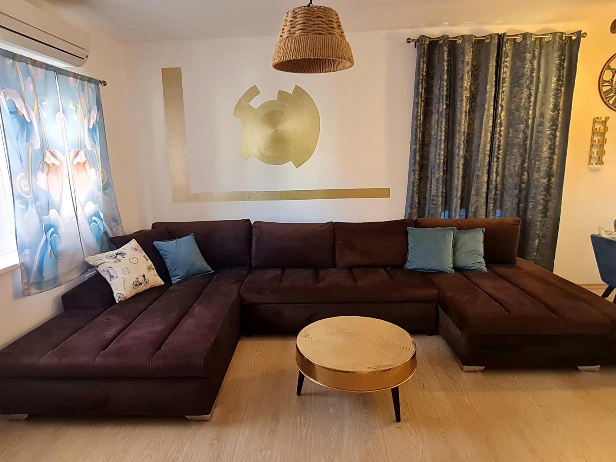 Big Apartmant With Free Parking Apartment Sibenik